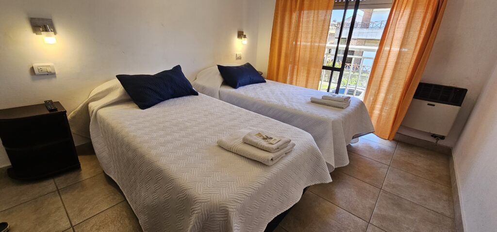 Habitación con tres camas individuales