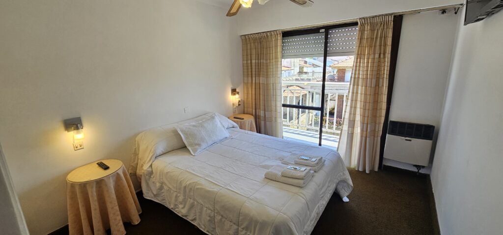 Habitación Triple del Hotel Soleares en Punta Mogotes, Mar del Plata